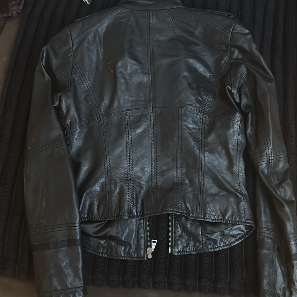 Danier women’s black leather jacket